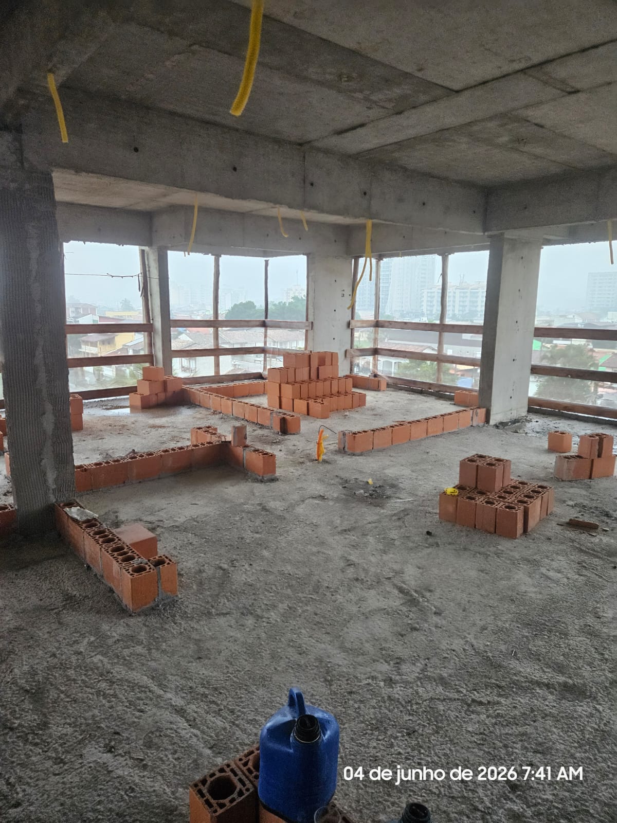 Marcação e início de execução de alvenaria em pavimento alto